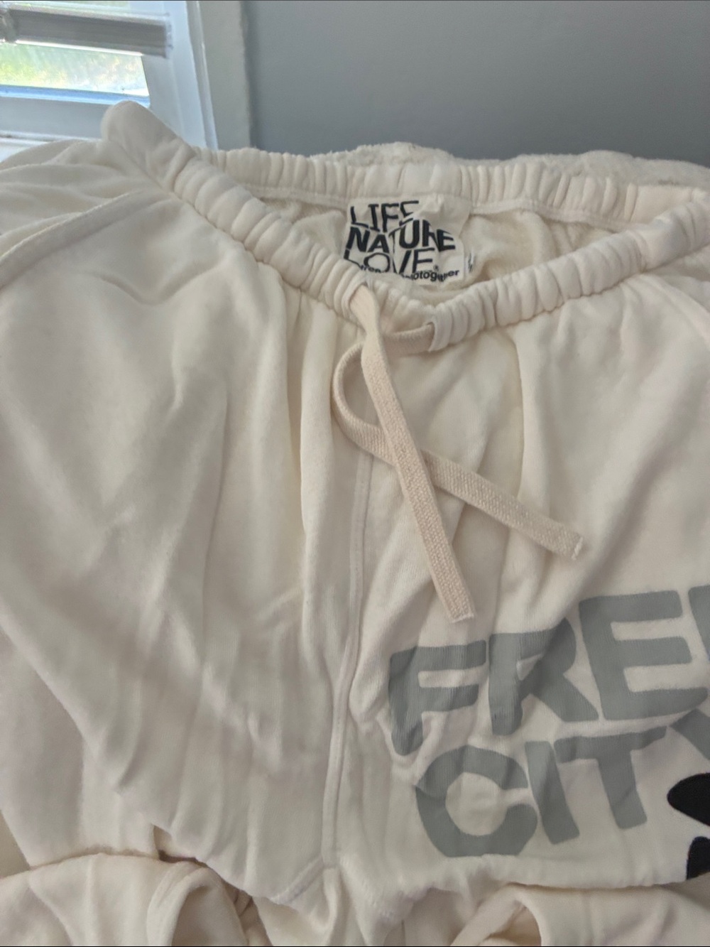 freecity cream  Sweatpants with Graphic Logo xl - Picture 2 of 5